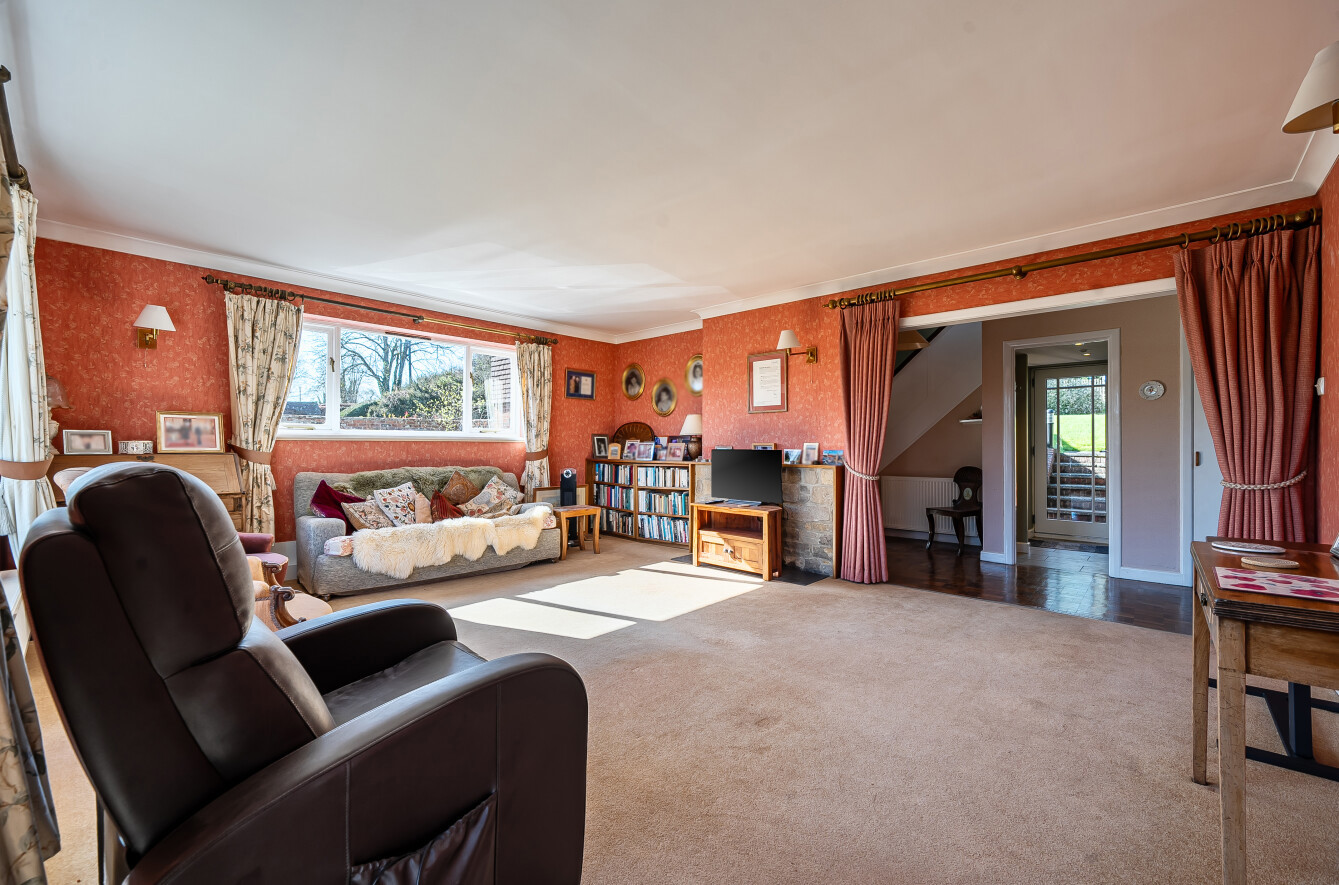5 bedroom  detached house for sale