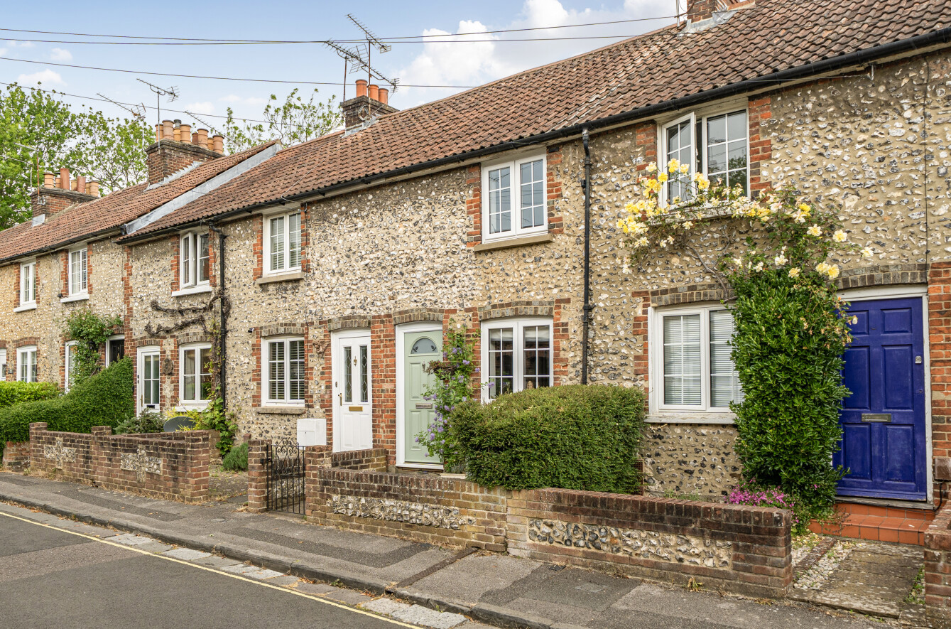 2 bedroom  terraced house for sale