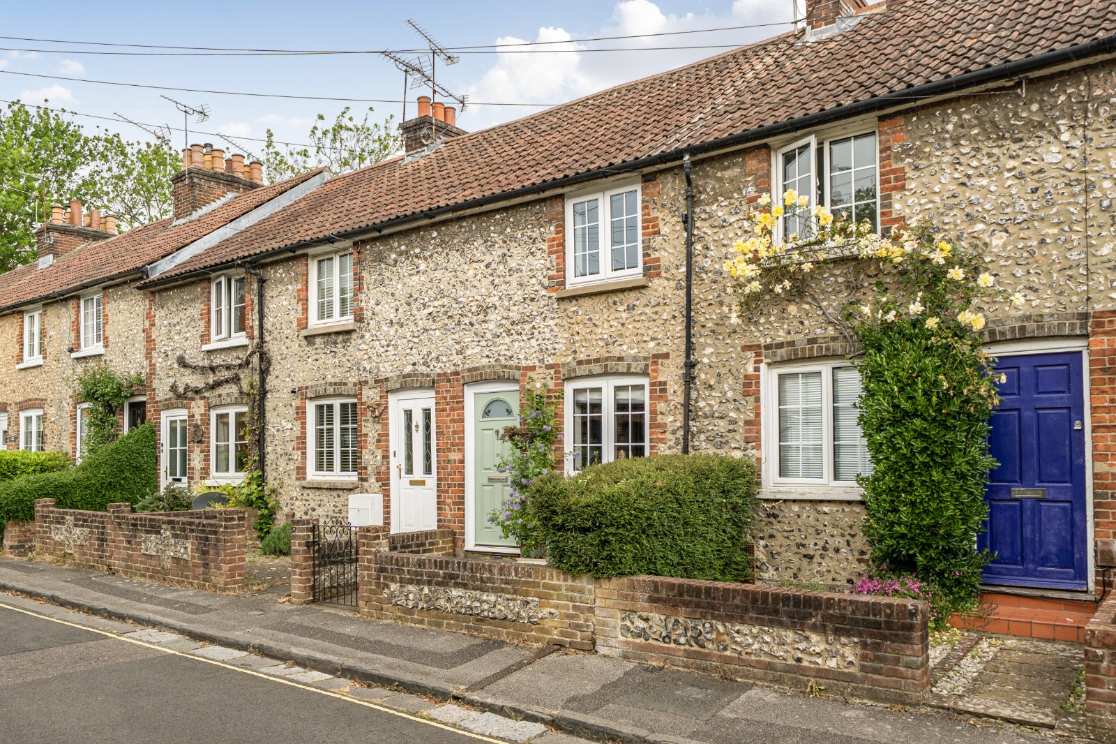 2 bedroom  terraced house for sale