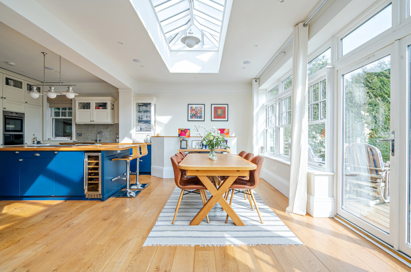5 bedroom  detached house for sale