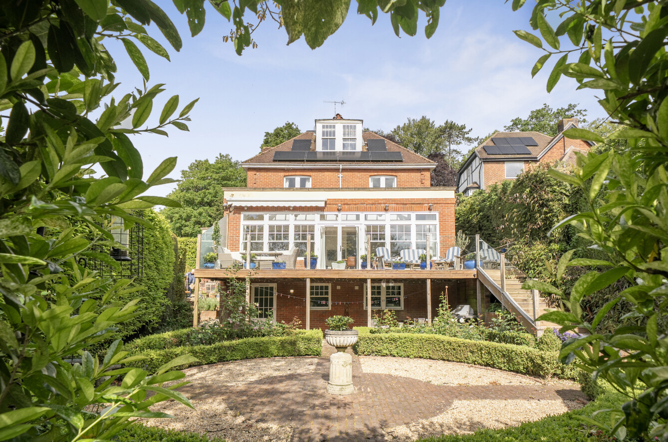 5 bedroom  detached house for sale