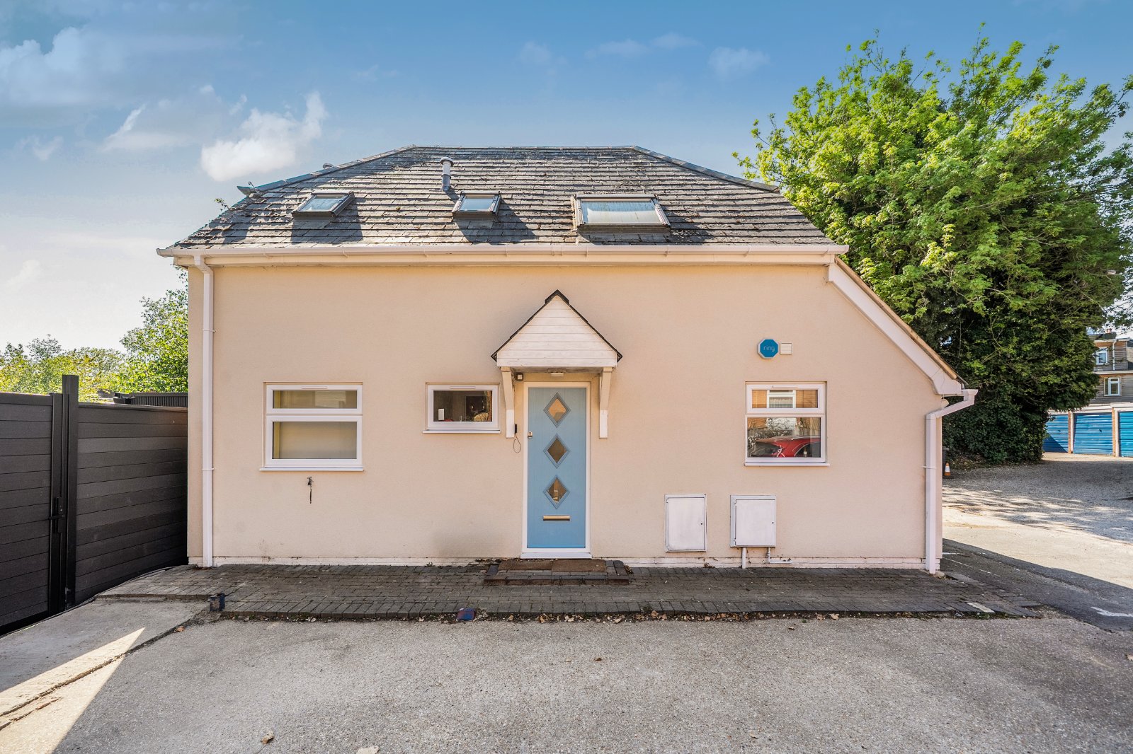 3 bedroom  detached house for sale