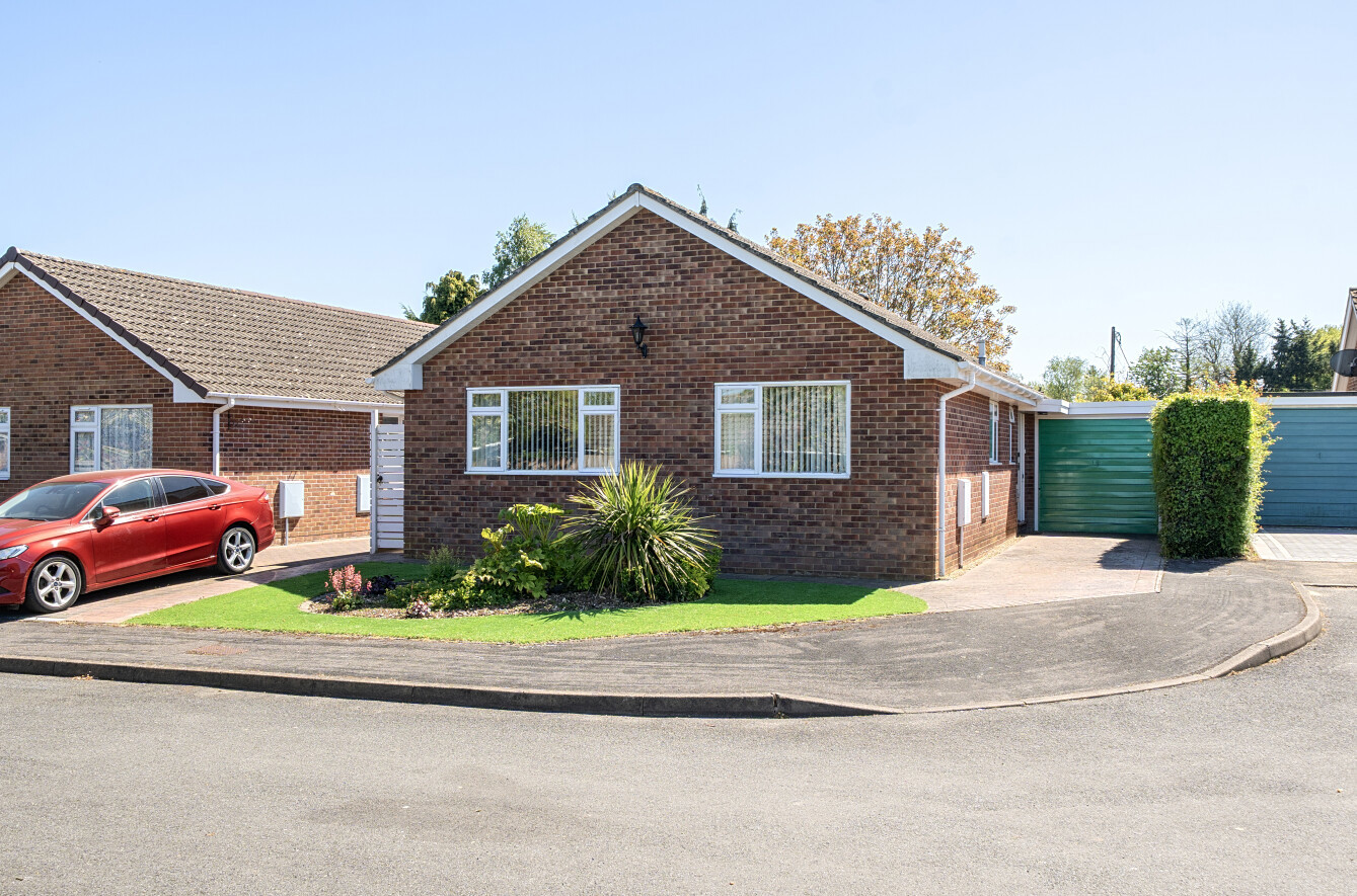 3 bedroom detached bungalow for sale