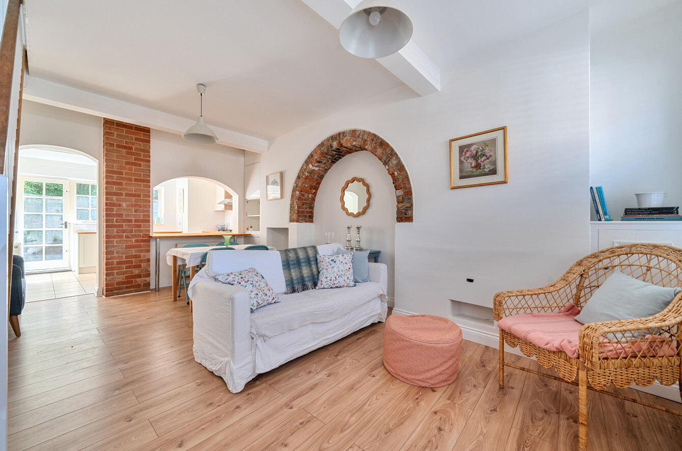 2 bedroom  terraced house for sale