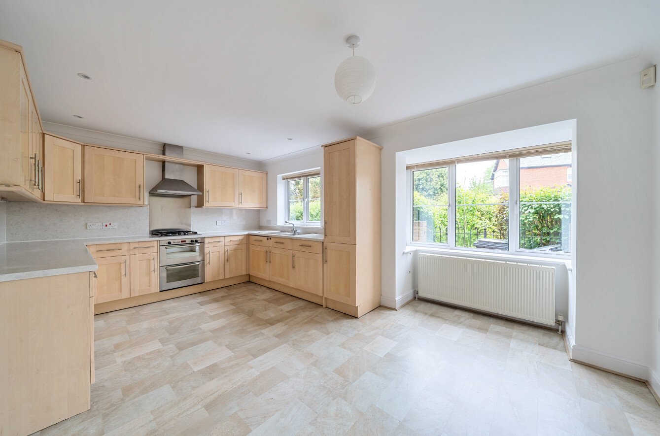 3 bedroom  semi-detached house for sale
