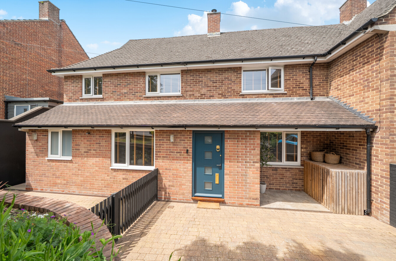 3 bedroom  semi-detached house for sale