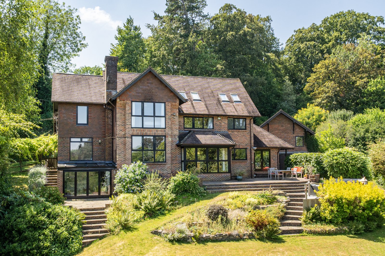 5 bedroom  detached house for sale