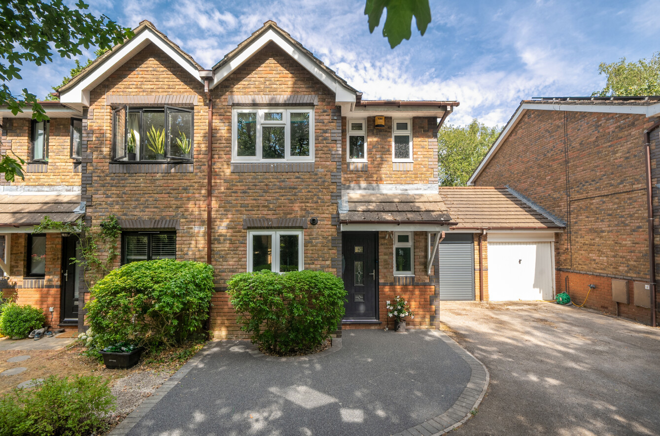 3 bedroom  semi-detached house for sale