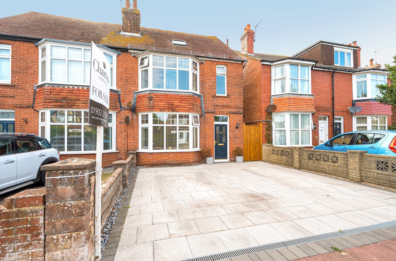 4 bedroom  semi-detached house for sale