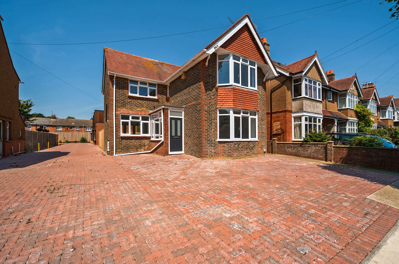 3 bedroom  detached house for sale