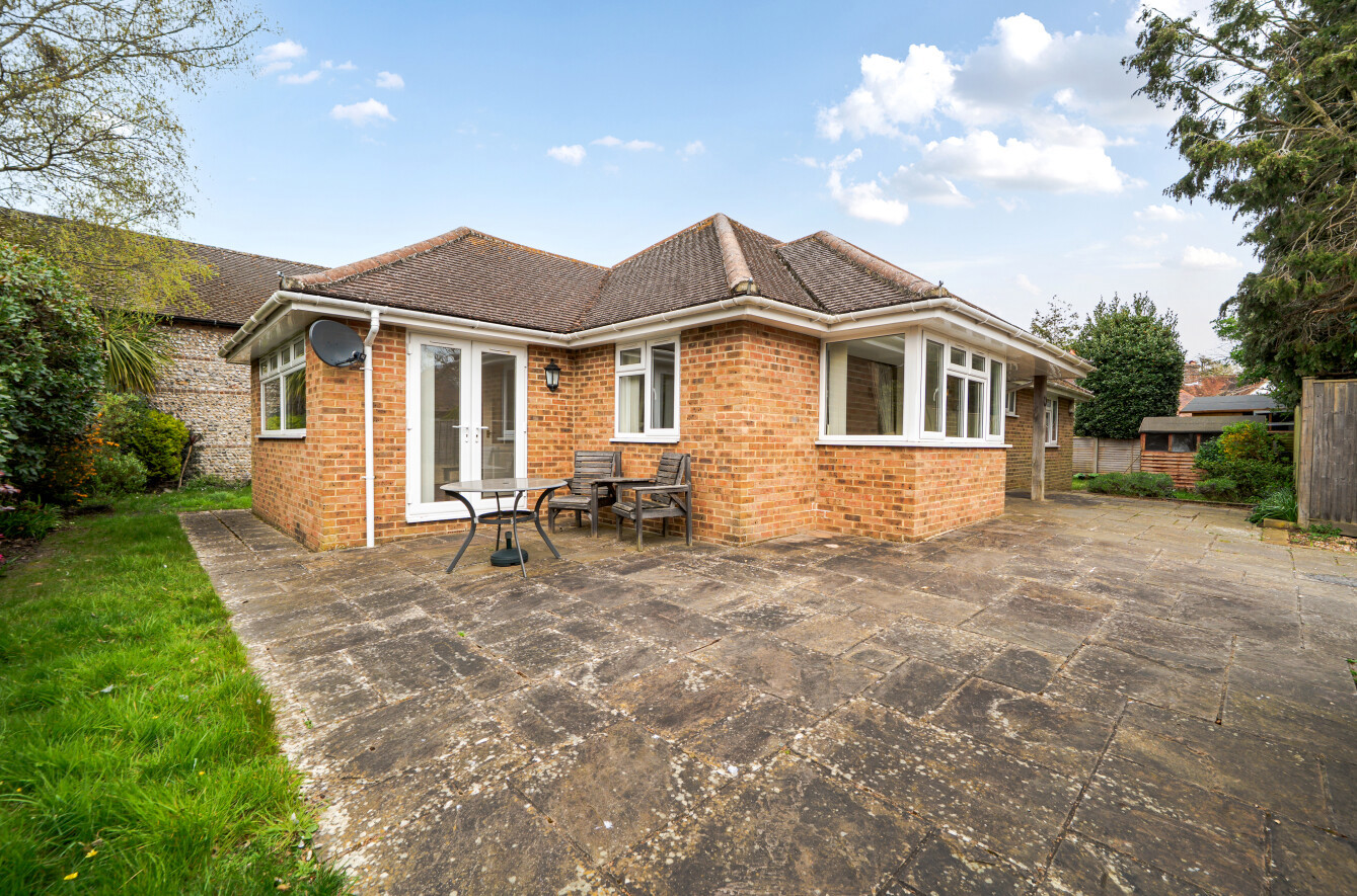 2 bedroom detached bungalow for sale