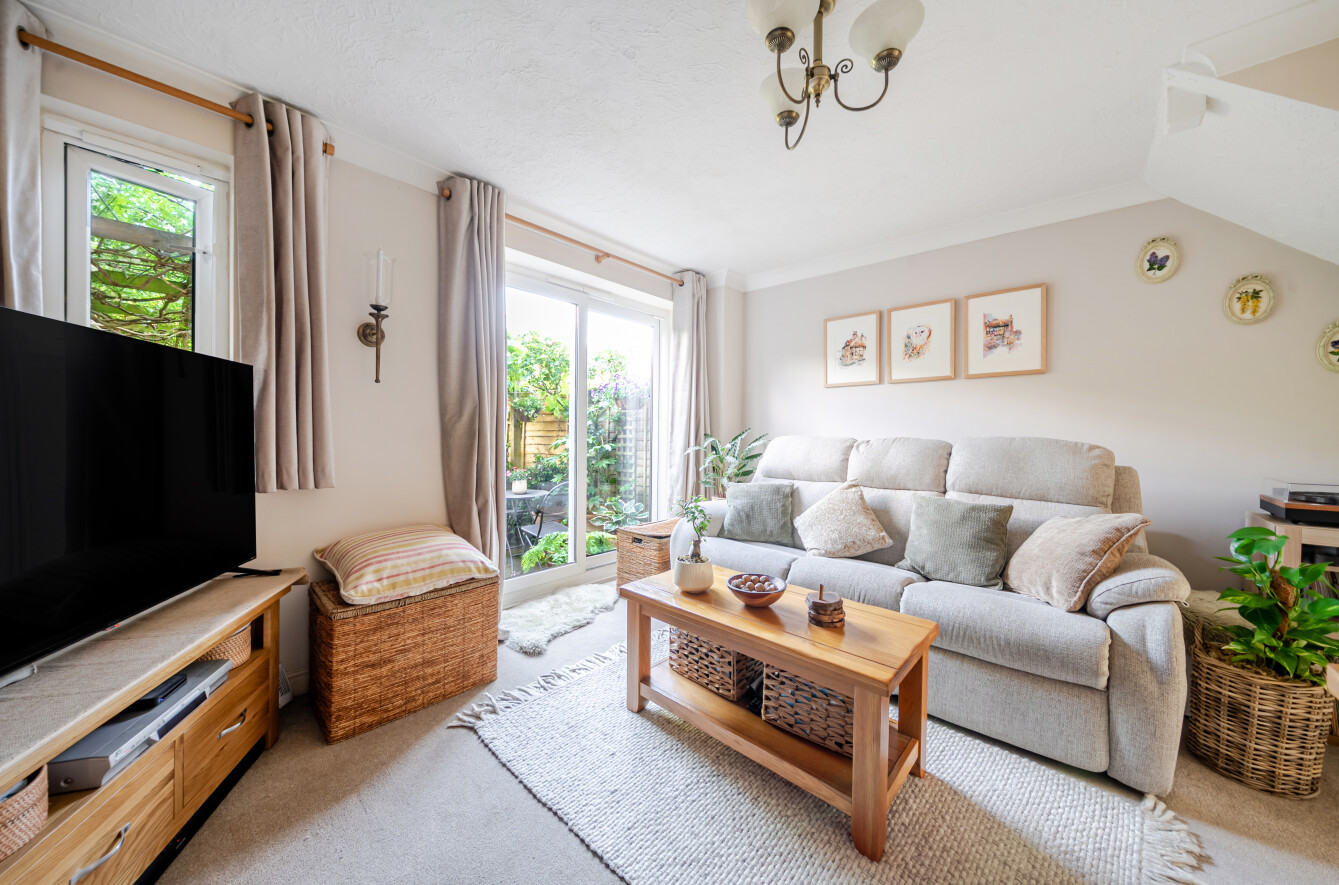 2 bedroom  terraced house for sale