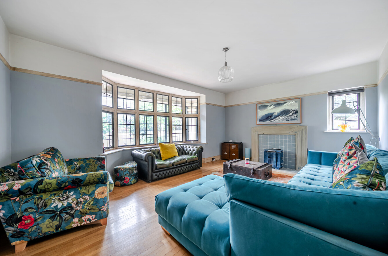 5 bedroom  detached house for sale