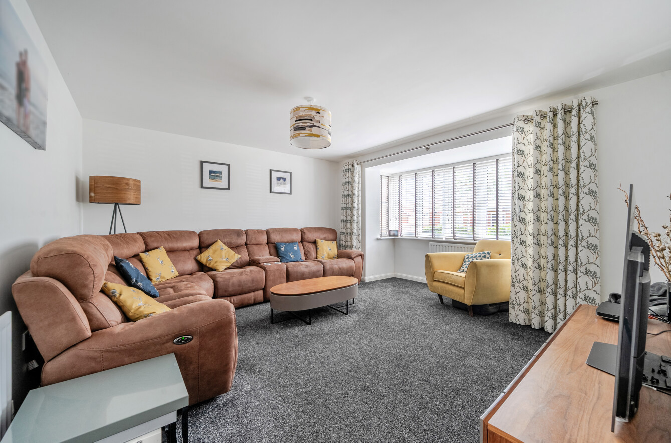 5 bedroom  detached house for sale