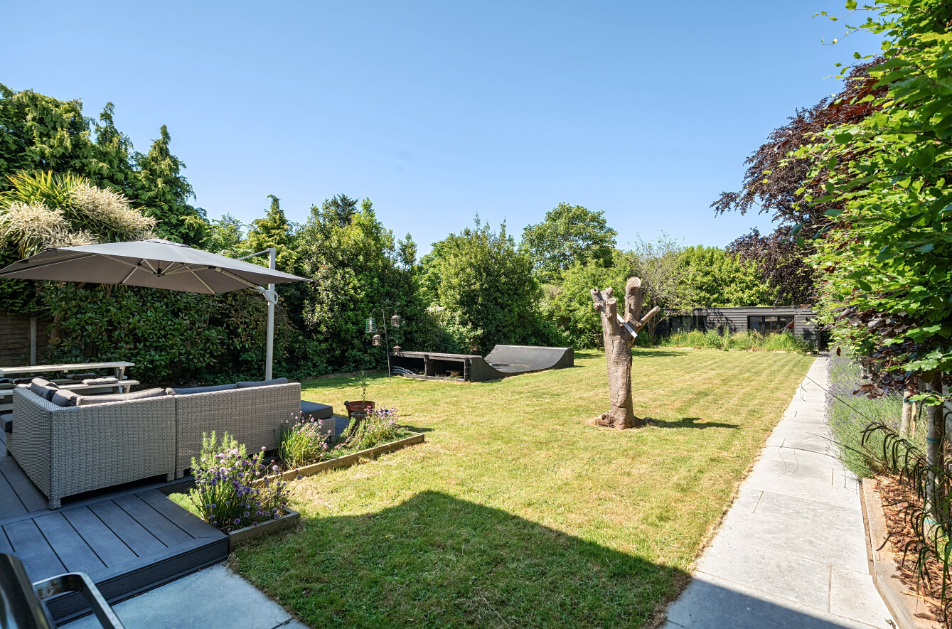 5 bedroom  detached house for sale