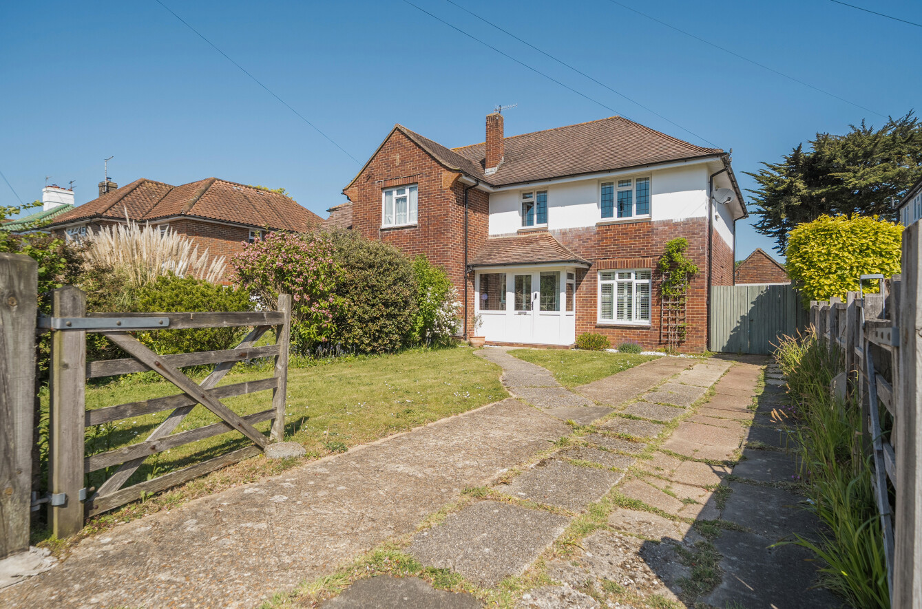 3 bedroom  semi-detached house for sale