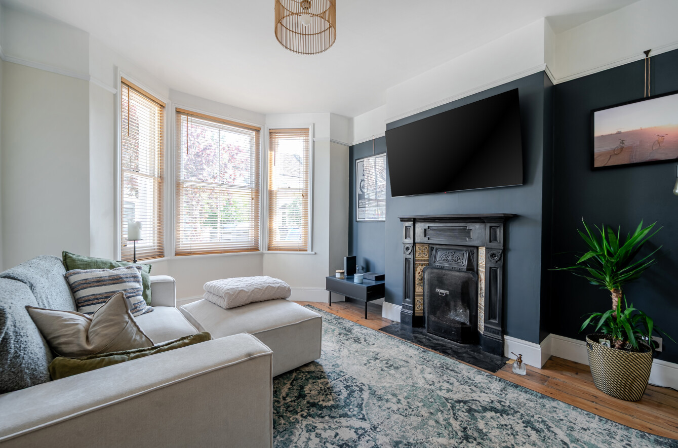 2 bedroom  terraced house for sale