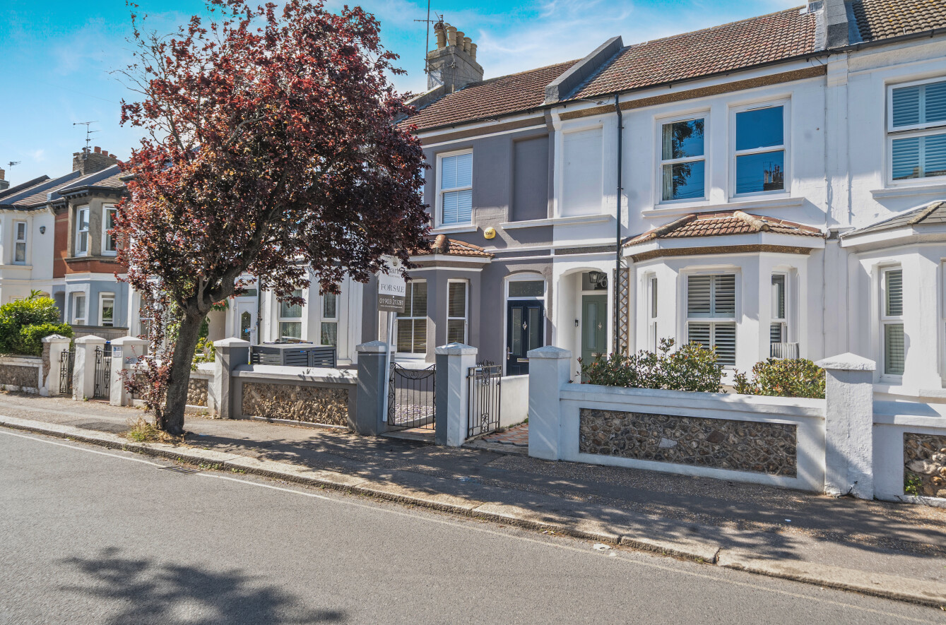 2 bedroom  terraced house for sale