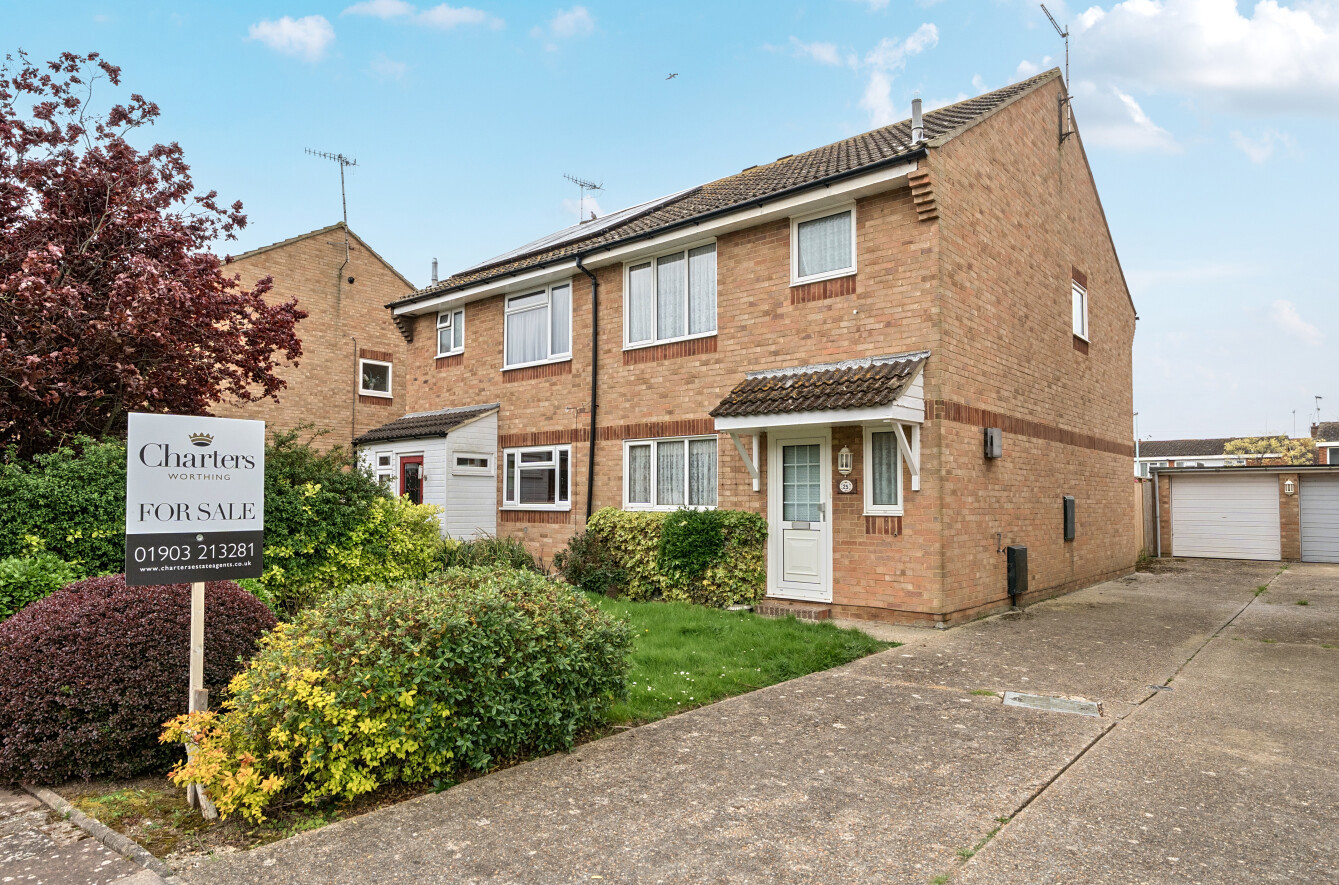3 bedroom  semi-detached house for sale