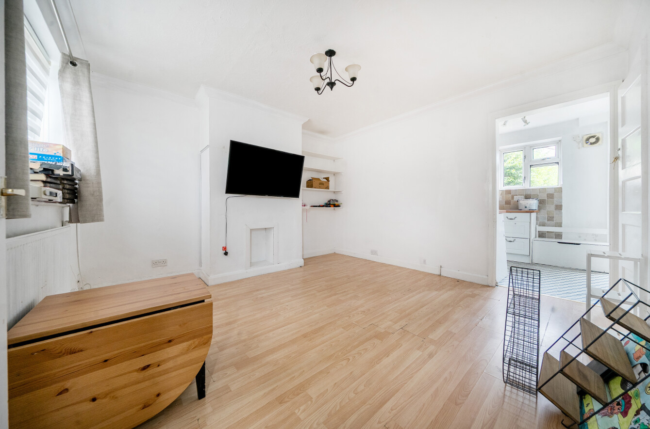 2 bedroom  terraced house for sale