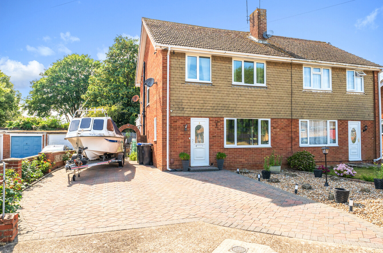 3 bedroom  semi-detached house for sale