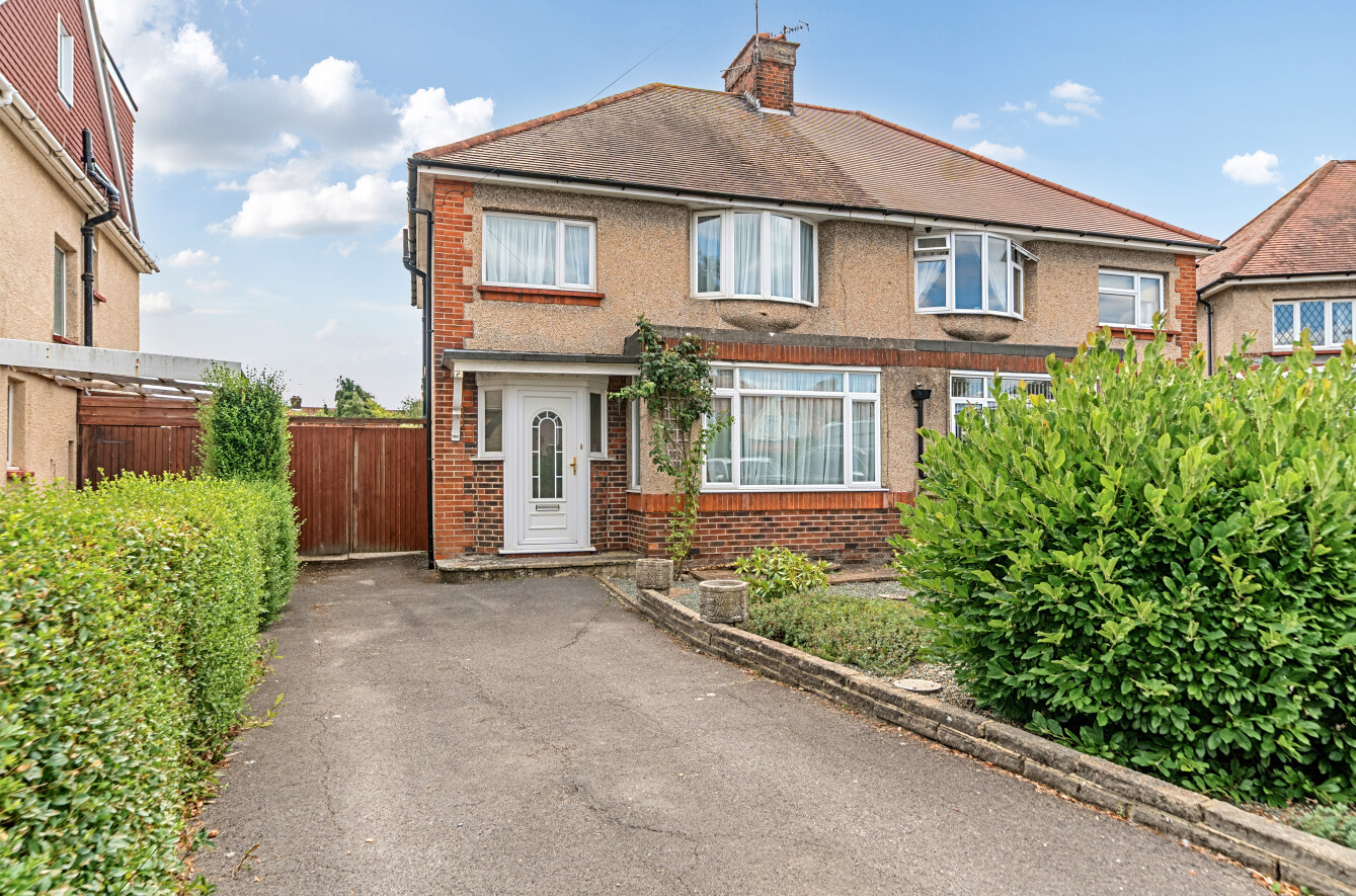 3 bedroom  semi-detached house for sale