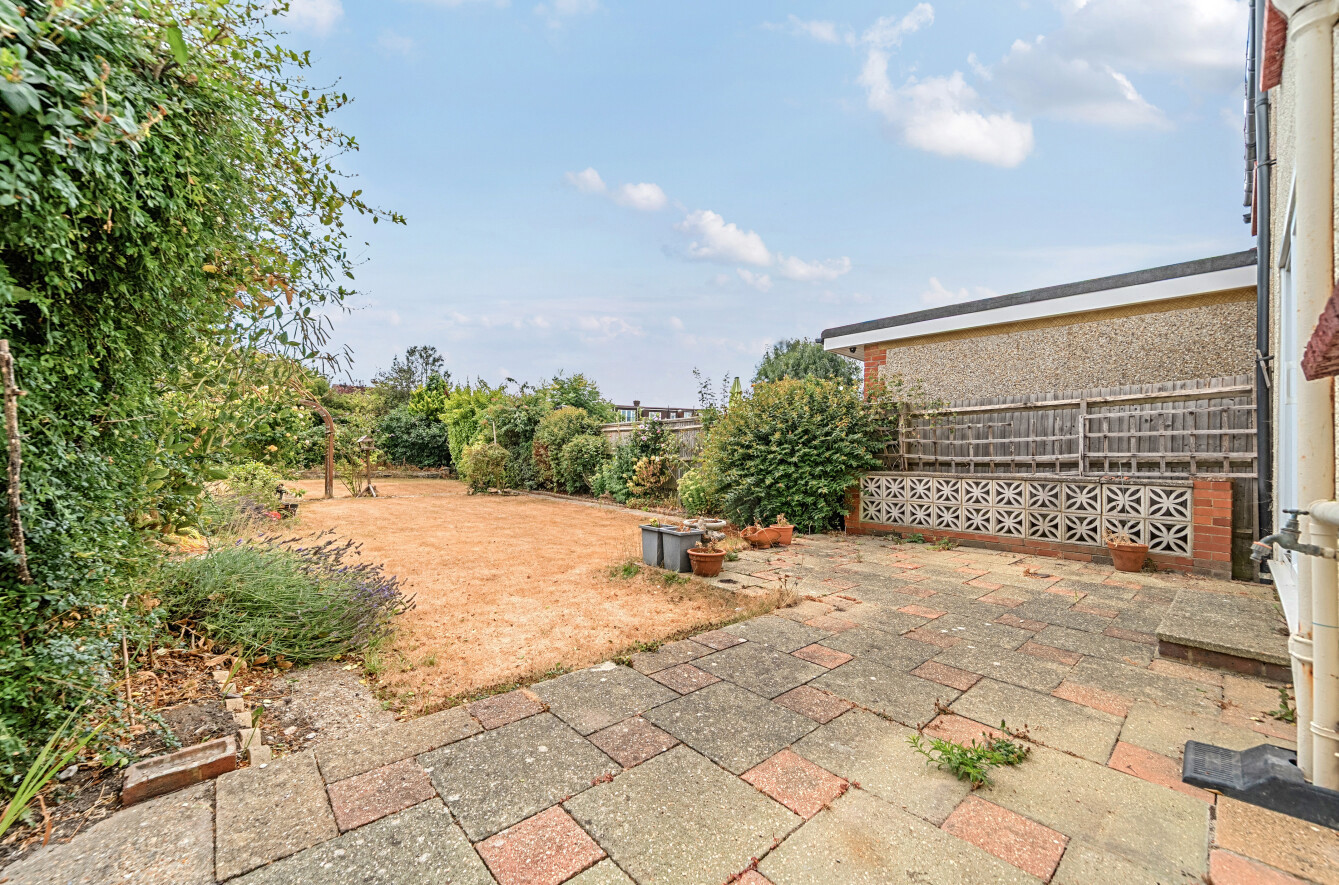 3 bedroom  semi-detached house for sale