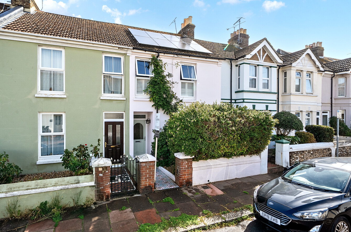 3 bedroom  terraced house for sale