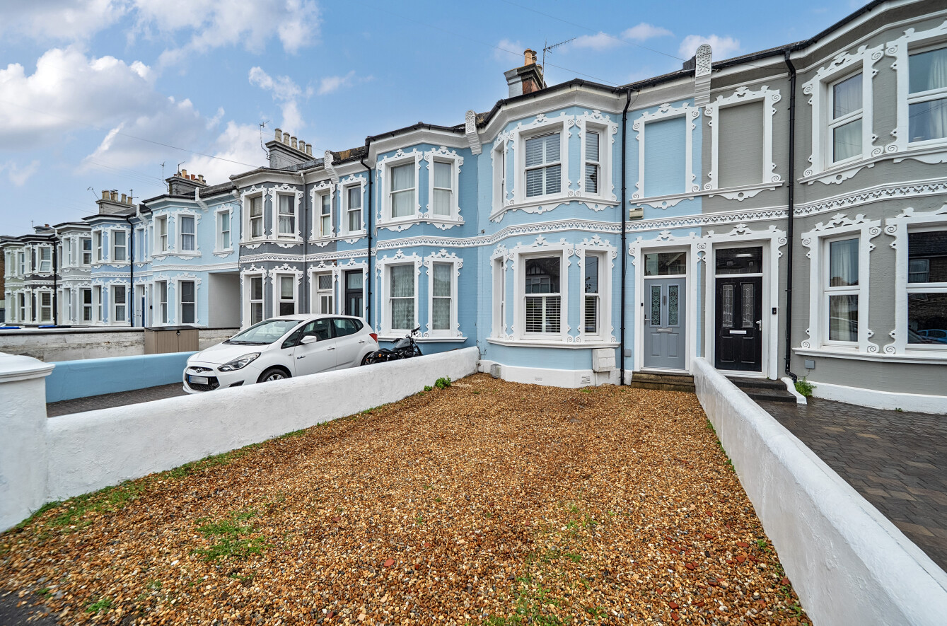 3 bedroom  terraced house for sale